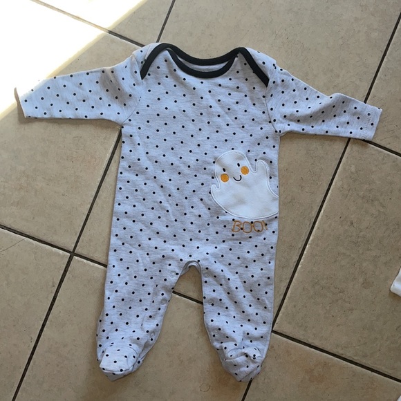 5 piece Halloween Thanksgiving one piece 3 Halloween pumpkin bibs and a onesie - Picture 8 of 14